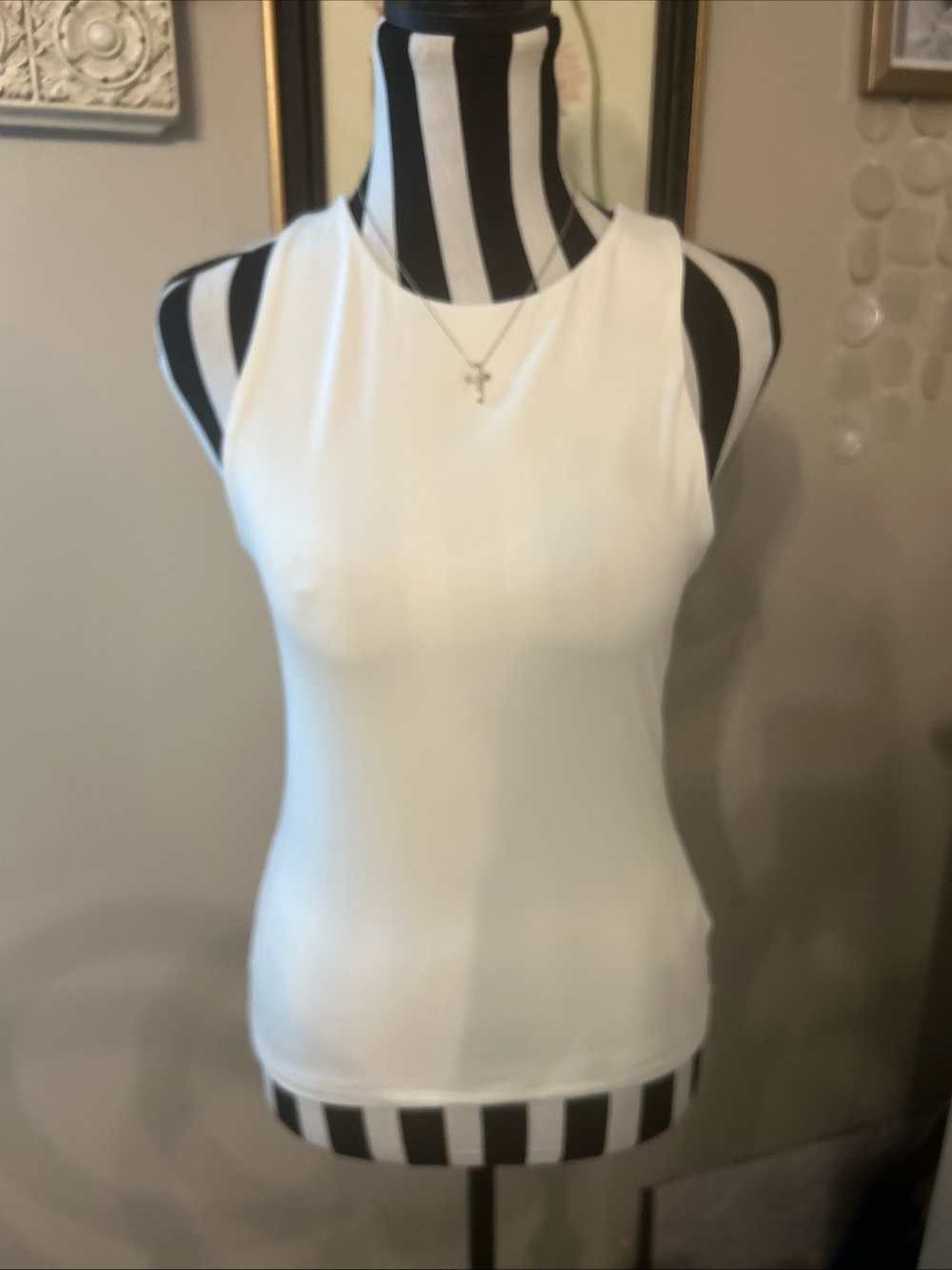 Tahari modern essentials White Scoop Neck Tank Top - Picture 2 of 5